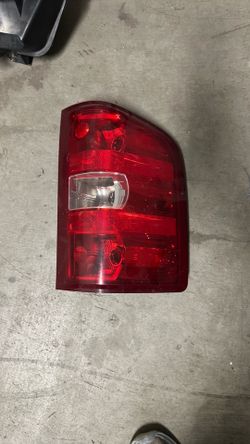 GMC Sierra 2008-2013 tail light