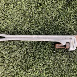 RIDGID 31105 Model 824 Aluminum Straight Pipe Wrench, 24-inch Plumbing Wrench, grey