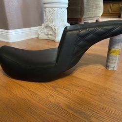 2006 - 2017 Harley Dyna Saddlemen Step-up Seat