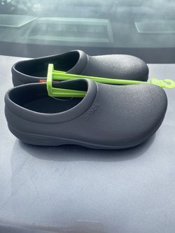 Crocs Unisex Adult On The Clock Slip Resistant Clogs