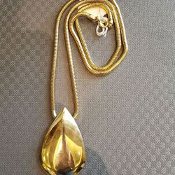 Gold chain and pendant