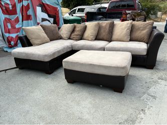 BEAUTIFUL SECTIONAL COUCHES WITH OTTOMAN AND THE ALL CUSHIONS