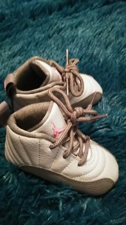 Grey n pink Jordan 3c