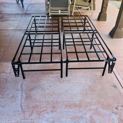 🛏 Queen Size Metal Platform Bed Frame – Like New!