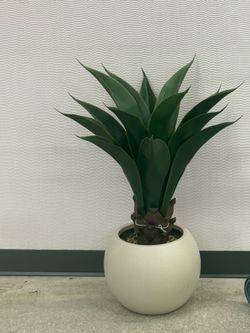 Pretty artificial plant with planter! Brand New