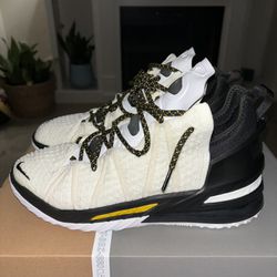 LeBron 18 “Lakers Home” Size 9.5 DS