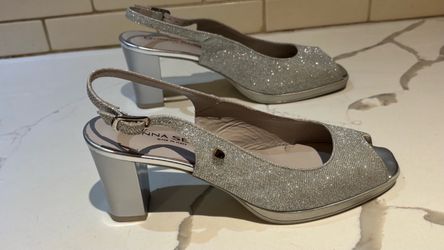 Donna Serena silver glitter slingback peep-toe sandals with a platform and chunky heel size