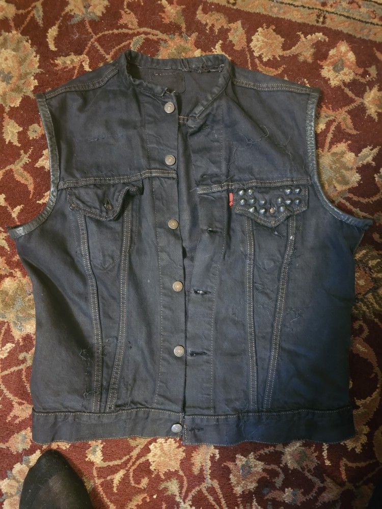 Black Levi Vest