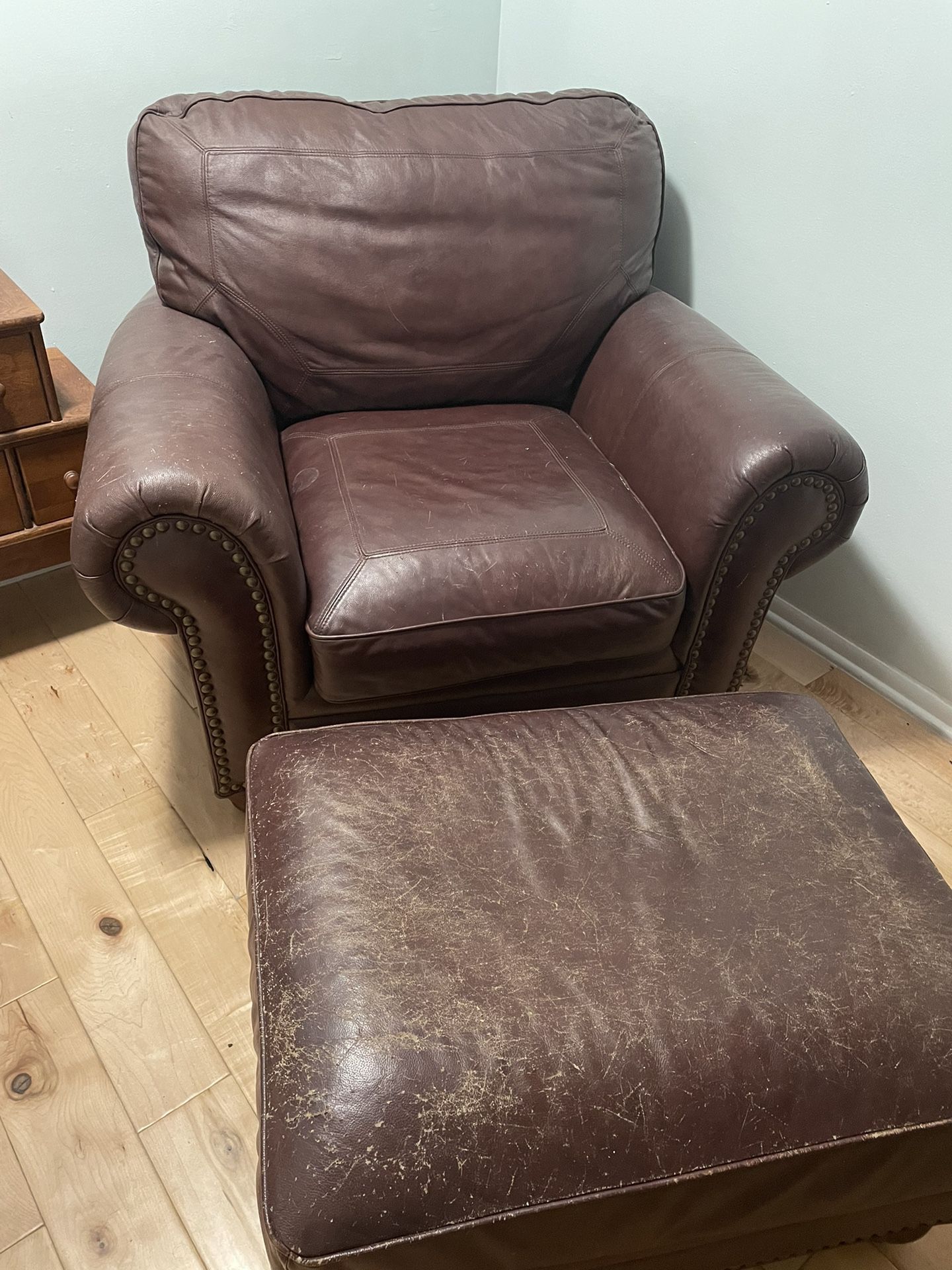 Price Cut !! Moving !!!    Leather Chair