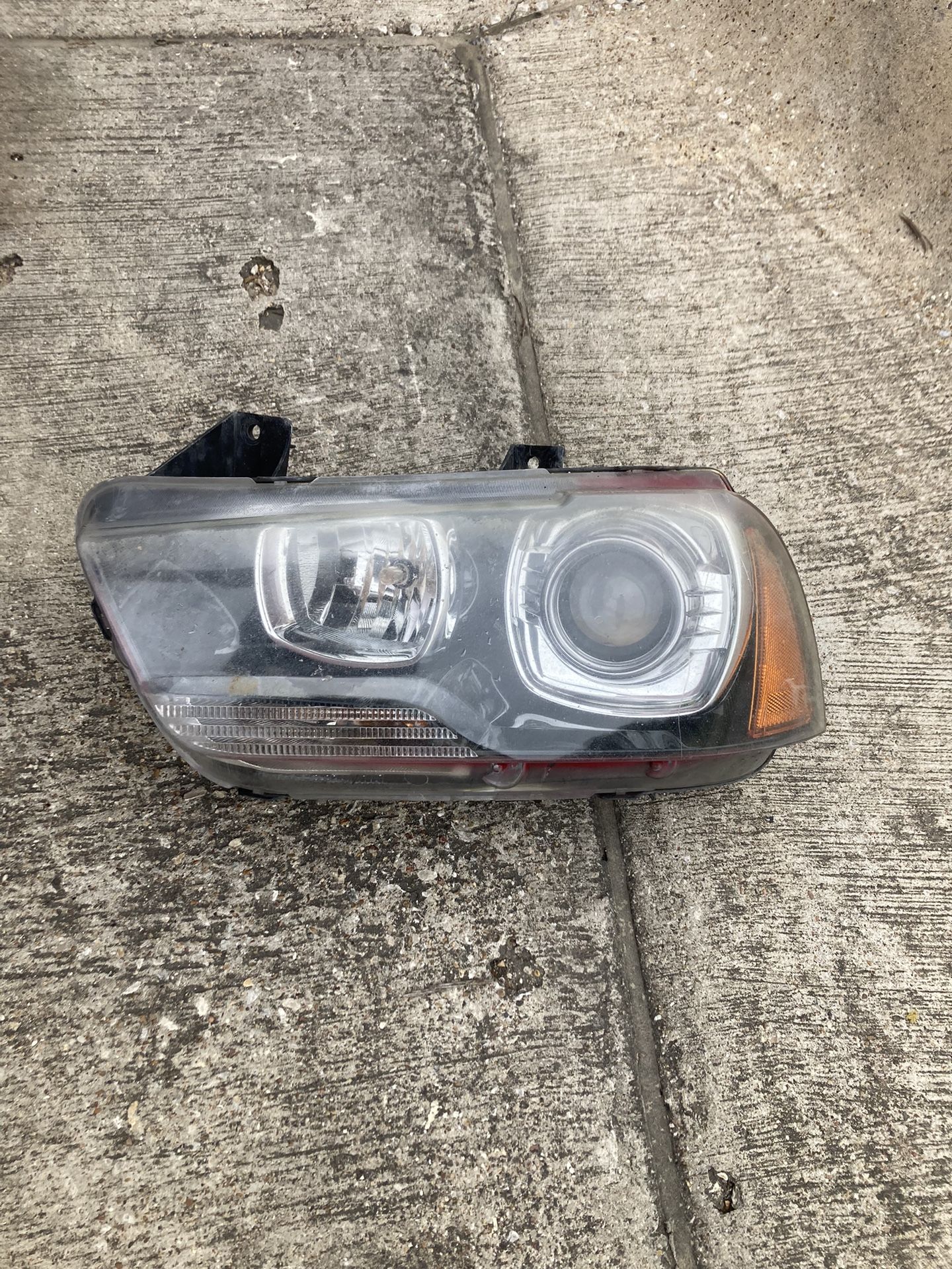 DODGE CHARGER DRIVER SIDE HEADLIGHT 