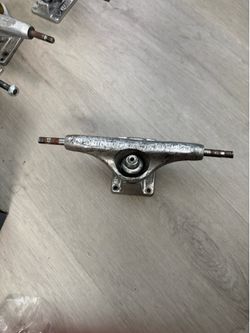 skateboard trucks
