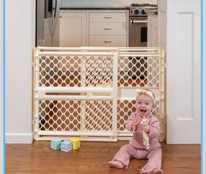 Toddleroo by North States - Supergate Ergo Baby Gate: Plastic Baby Gate for Stairs & Doorways - Adjustable Indoor Safety Gate - Made in USA - 26 to 42