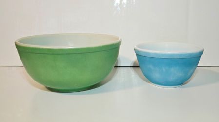 Pyrex Primary Color Green & Blue Mixing Bowls Set Of 2 Vintage Kitchenware