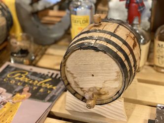 5L bourbon barrel display
