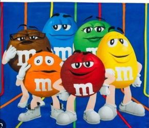 M&M Blanket/Throw Fleece Featuring 6 M&M characters Yellow ,Green, Red, Blue, Orange and Brown . 51"X68"