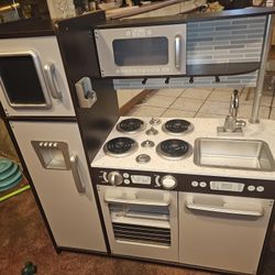 Price Is Firm.. Very Cute Kid Craft Children's Play Kitchen