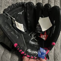 Mizuno Finch Prospect Girls Fats Pitch Softball Glove 