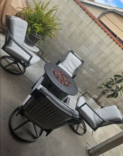 Patio fire Pit and 4 swivel chairs/conversation Set/outdoor Furniture/Cash Only