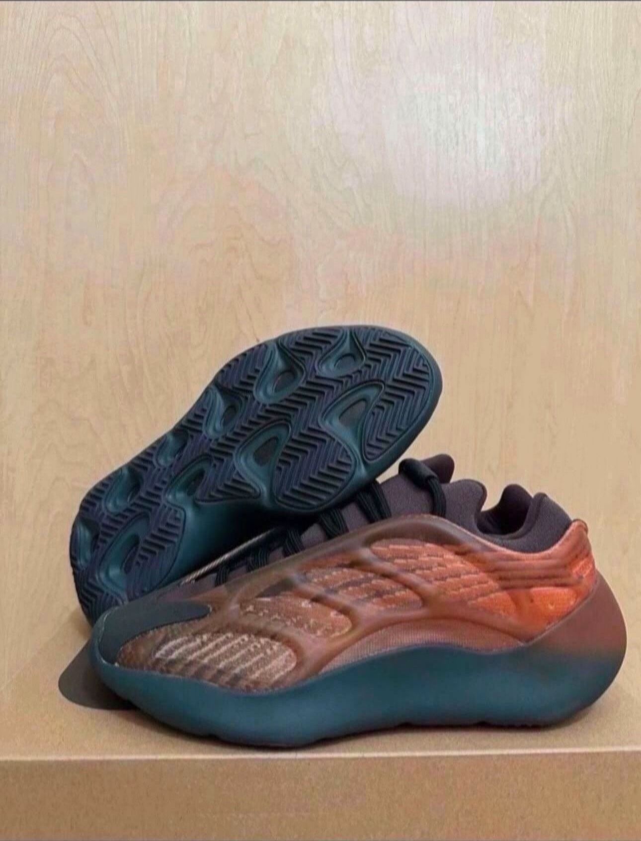 Adidas Yeezy Boost 700 V3 Copper Fade GY4109 Size 6 Brand New