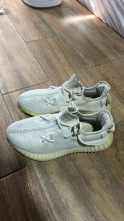 Men’s Yeezy boost cream color. Size 7 1/2