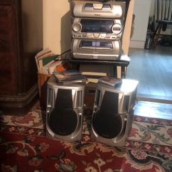 Venturer 5 CD, AM FM Radio,  Record And Play