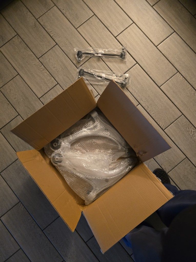 07 Odyssey Lower Control Arms w/ Rods