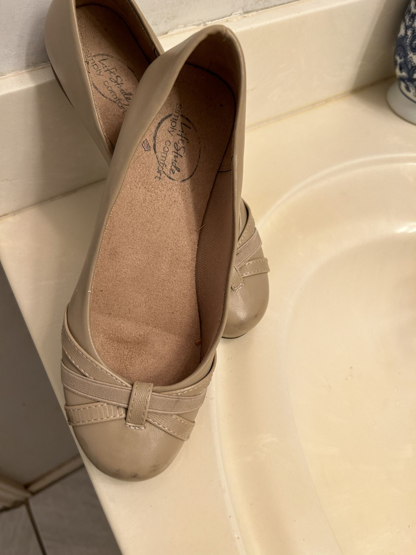 Lovely Comfortable Shoes Size 7