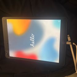 iPad For Sale (Cracked But Works)