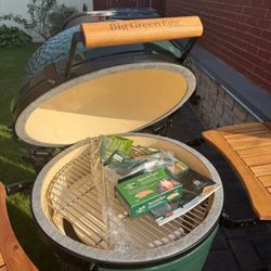 Big Green Egg Brand New