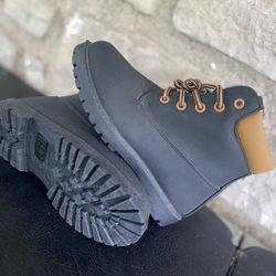 Official Supply kids Boots ( pick up only ) read description for Size