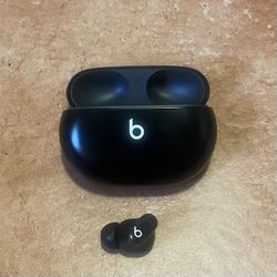 Beats Studio buds   ONLY one !!  Beats Studio Buds Wireless Earphones - BLACK