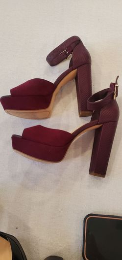Jessica Simpson high heels 7.5