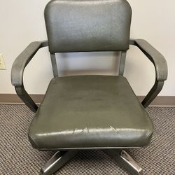 Vintage INDUSTRIAL OFFICE SWIVEL CHAIR desk tanker mid century vinyl steel arm