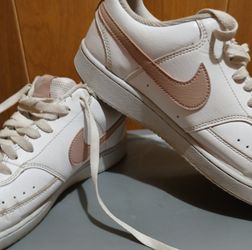 Women's NIKE ACOURTSIDE