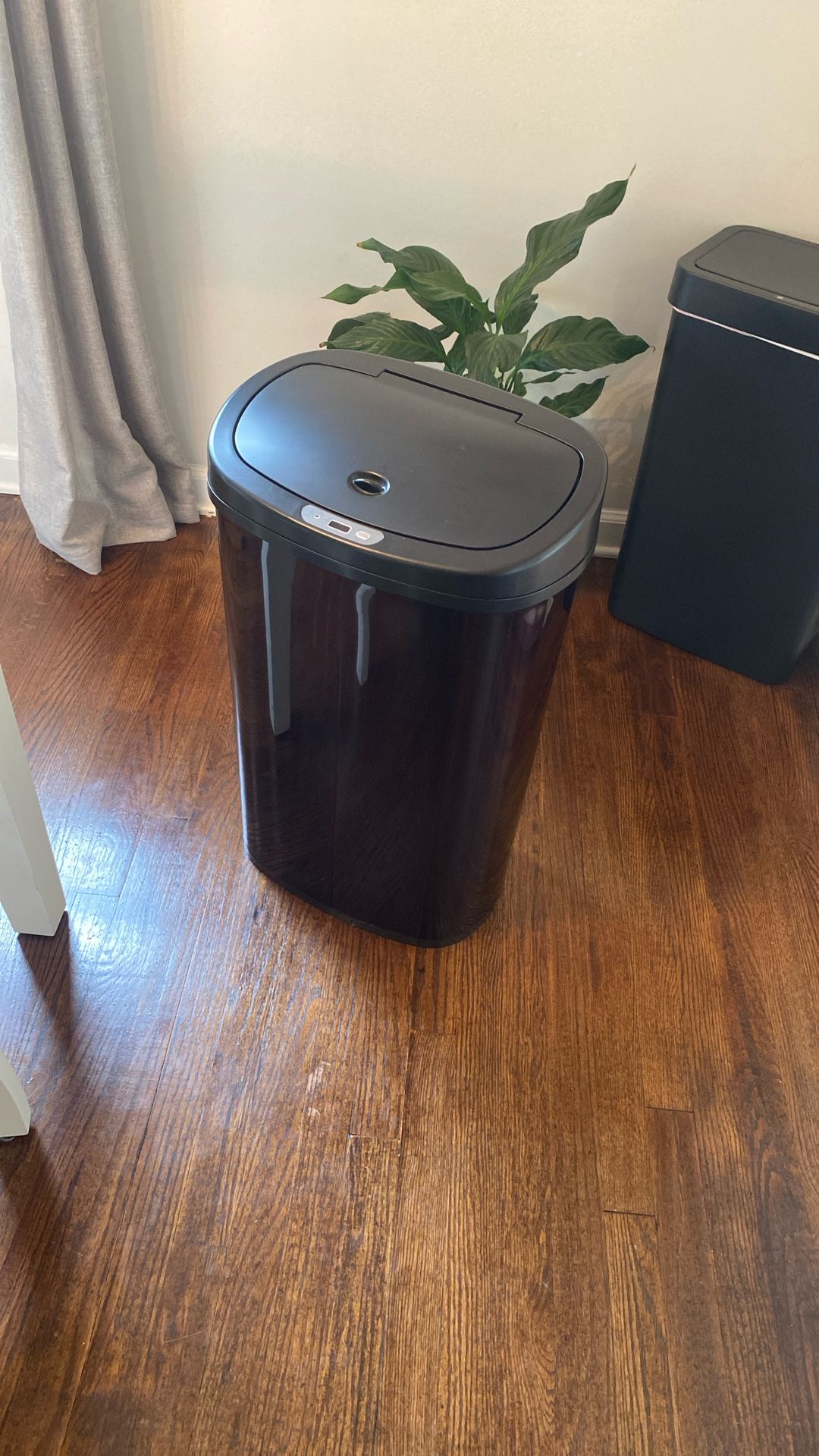 MAINSTAYS AUTOMATIC GARBAGE CAN