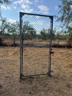 Metal gate door