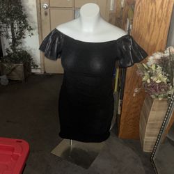 New Beautiful Black Dress Size Large It Stretches 