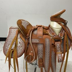 Nueva Montura Charra Bordada Con Cantinas Desmontables 