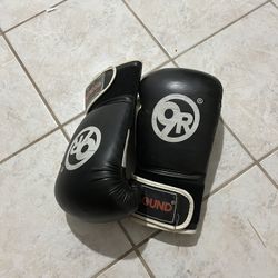 Old 9round Boxing Gloves