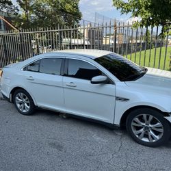 2011 Ford Taurus
