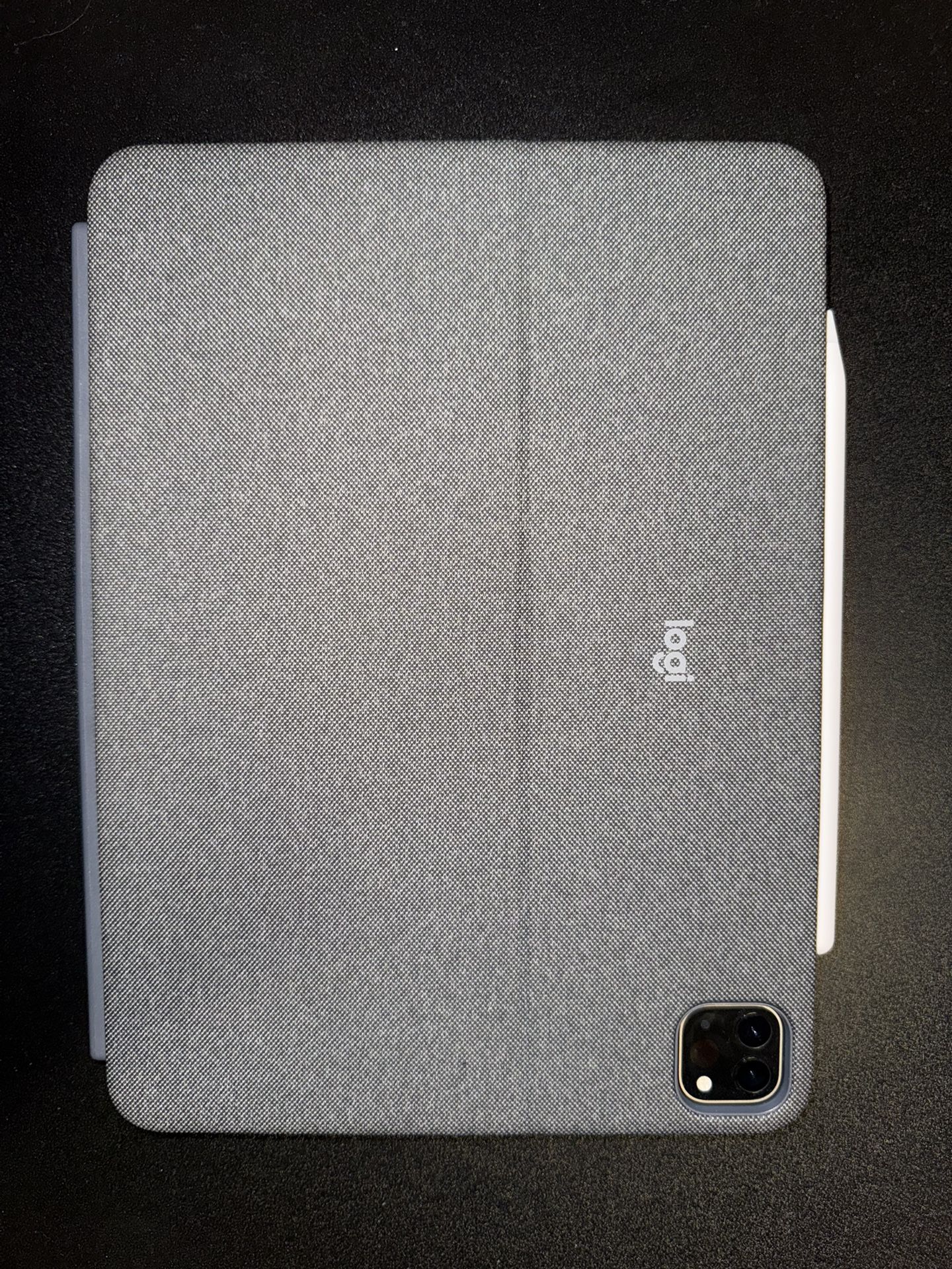 iPad Pro 11in Logitech Combo Touch Case