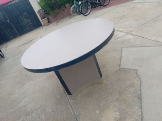Round table 2 piece size 4ft wide 2.5ft tall