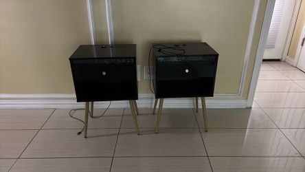 Nightstand $40 for both mesitas de noche