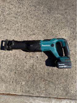 Makita sawzall with 5.0 battery