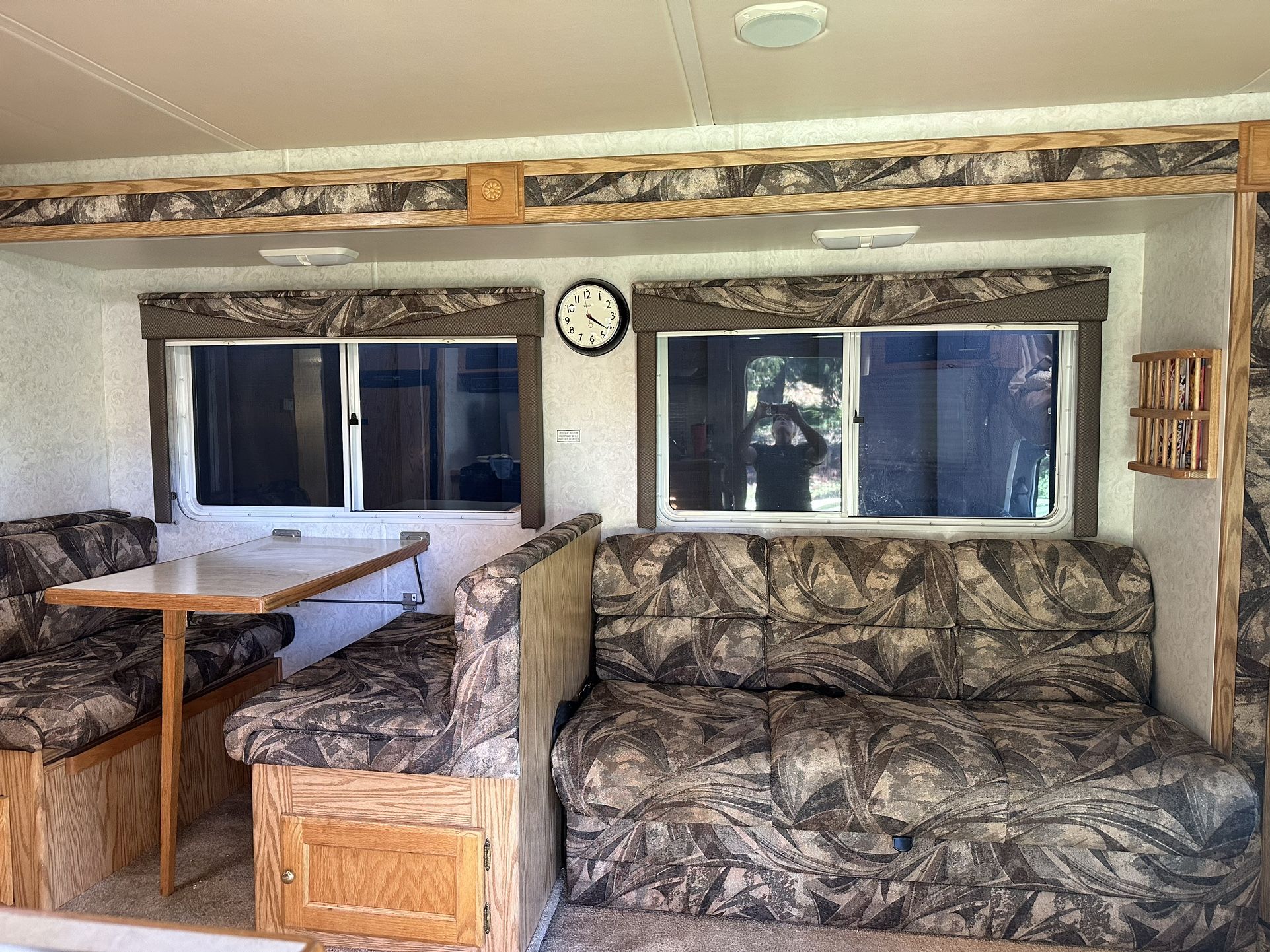 Rv Jackknife Sleep Sofa, Dinning Room Set And Chair for Sale in Brush