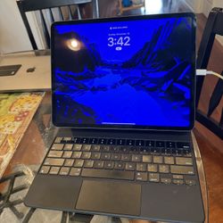 iPad Pro 13 Inch With Keyboard 