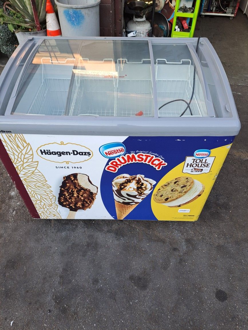 COMMERCIAL ICE CREAM FREZZERS.