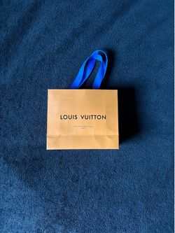 LOUIS Vuitton