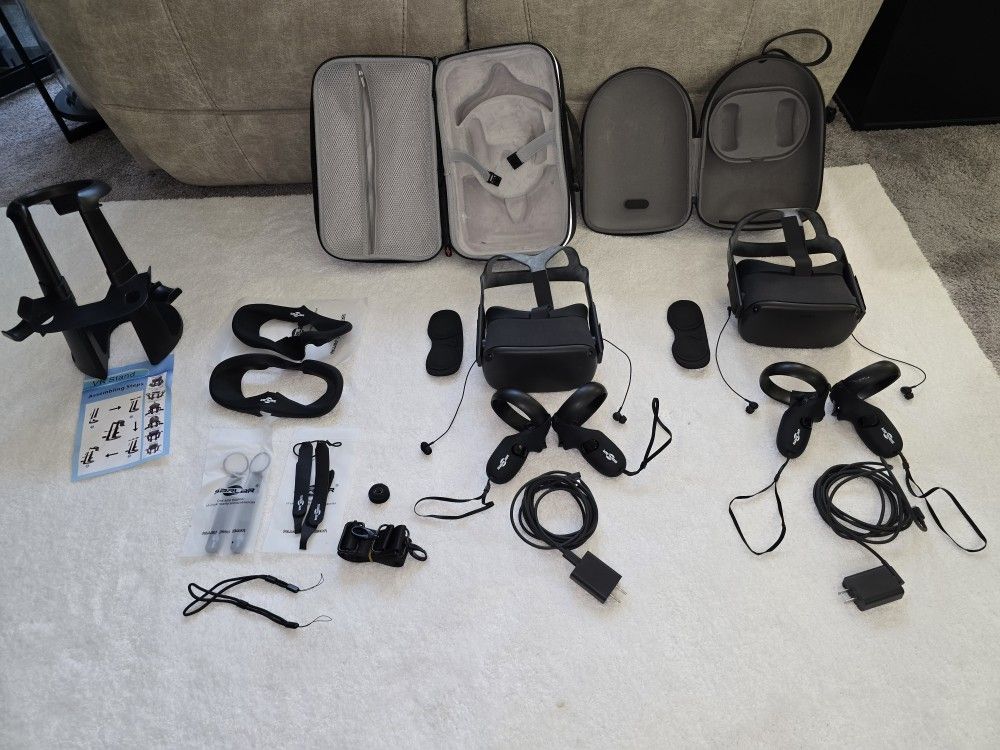 Set Of 2 Oculus Quest All-in-one Headsets