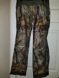 Women's Under Armour Realtree Hunting camouflage pants size Medium